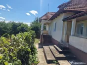 Casa in mediu rural cu teren 