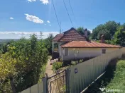 Casa in mediu rural cu teren 
