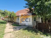 Casa in mediu rural cu teren