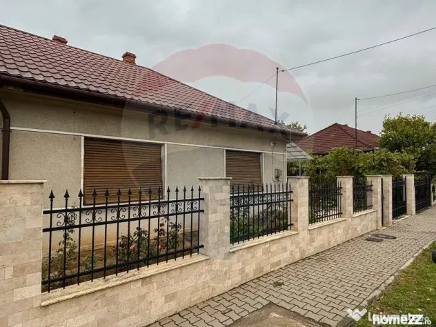 Casă / Vilă cu 5 camere de vânzare în Aleșd zona Ult...