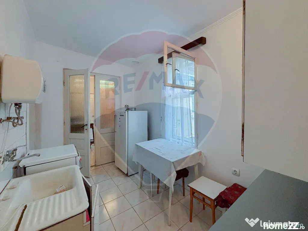 Casă / Vilă cu 5 camere de vânzare în Aleșd zona Ult...