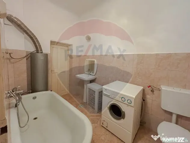 Casă / Vilă cu 5 camere de vânzare în Aleșd zona Ult...
