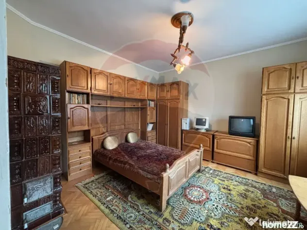Casă / Vilă cu 5 camere de vânzare în Aleșd zona Ult...