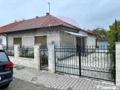 Casă / Vilă cu 5 camere de vânzare în Aleșd zona Ult...