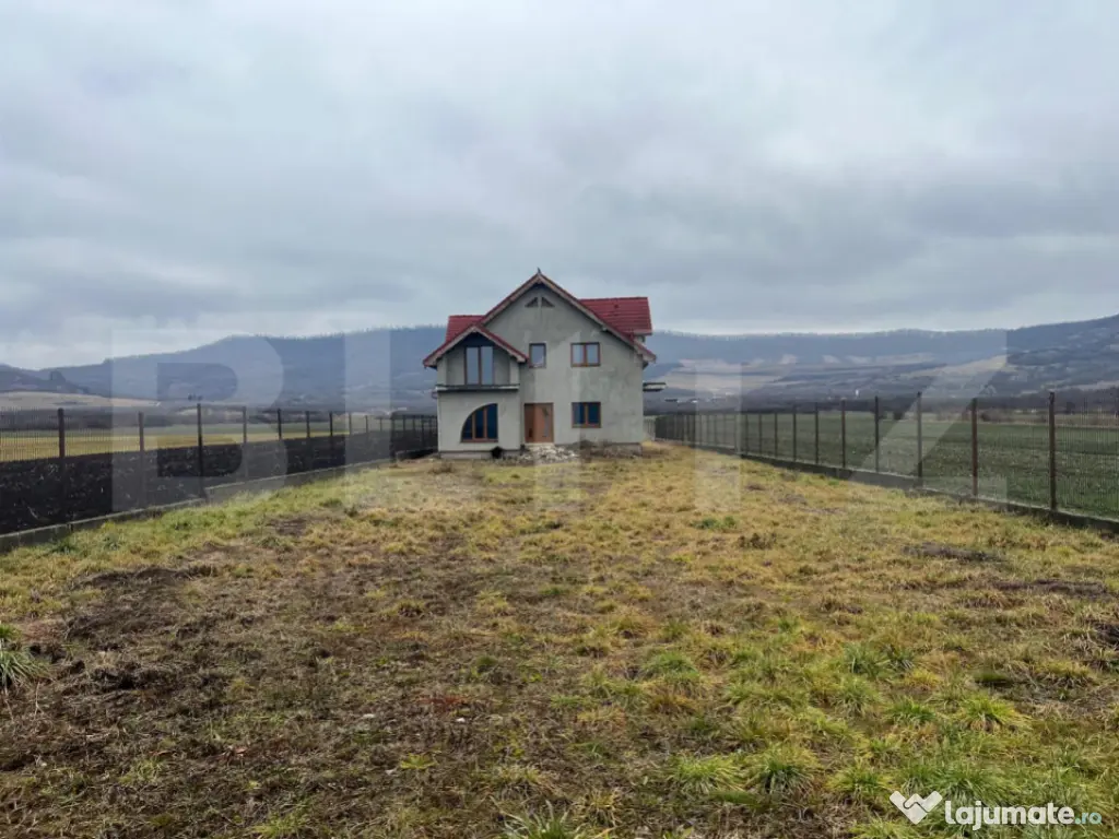 Casa Individuala, 230 mp, 2900 mp teren, 15 km de Bistrita 2