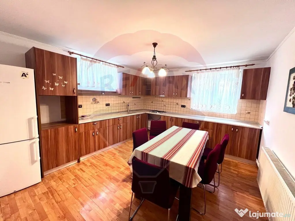 Casă / Vilă cu 7 camere de închiriat în zona Oncea