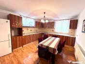 Casă / Vilă cu 7 camere de închiriat în zona Oncea