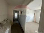 Apartament 4 camere in zona Piata 