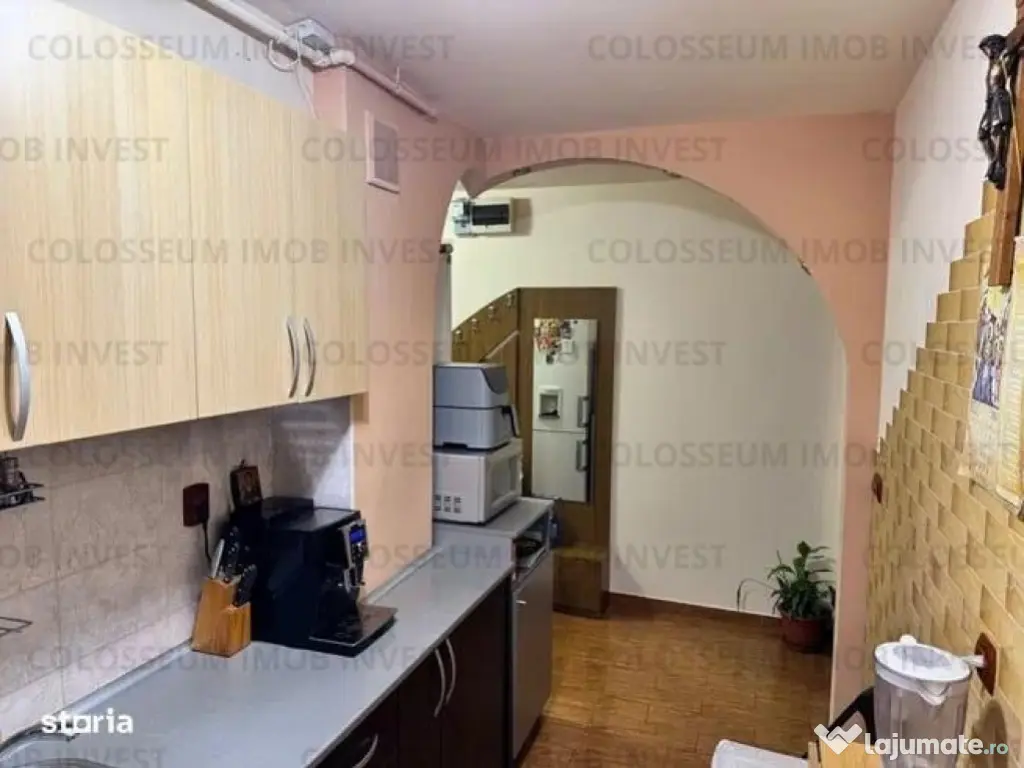 Apartament cu 3 camere,decomandat - zona Codrul Cosminului
