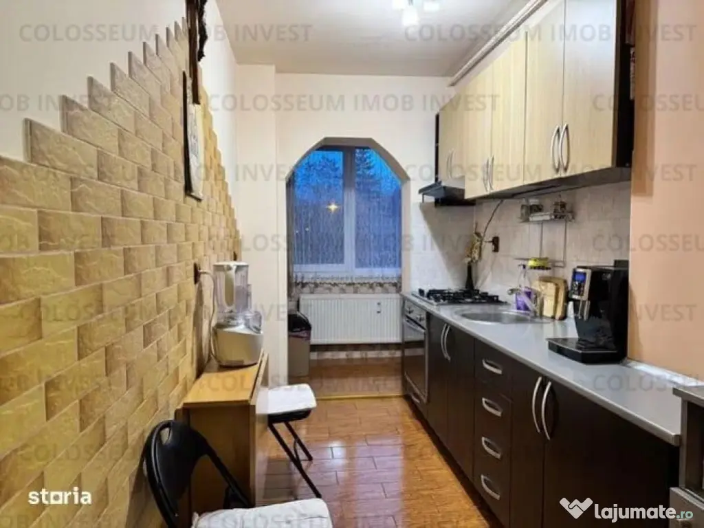 Apartament cu 3 camere,decomandat - zona Codrul Cosminului