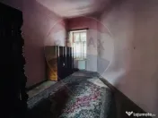 Casă cu 3 camere pe strada Eminescu 