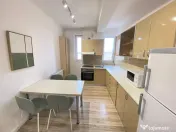 Apartament 3 camere, zona Intim, bloc Bermo 