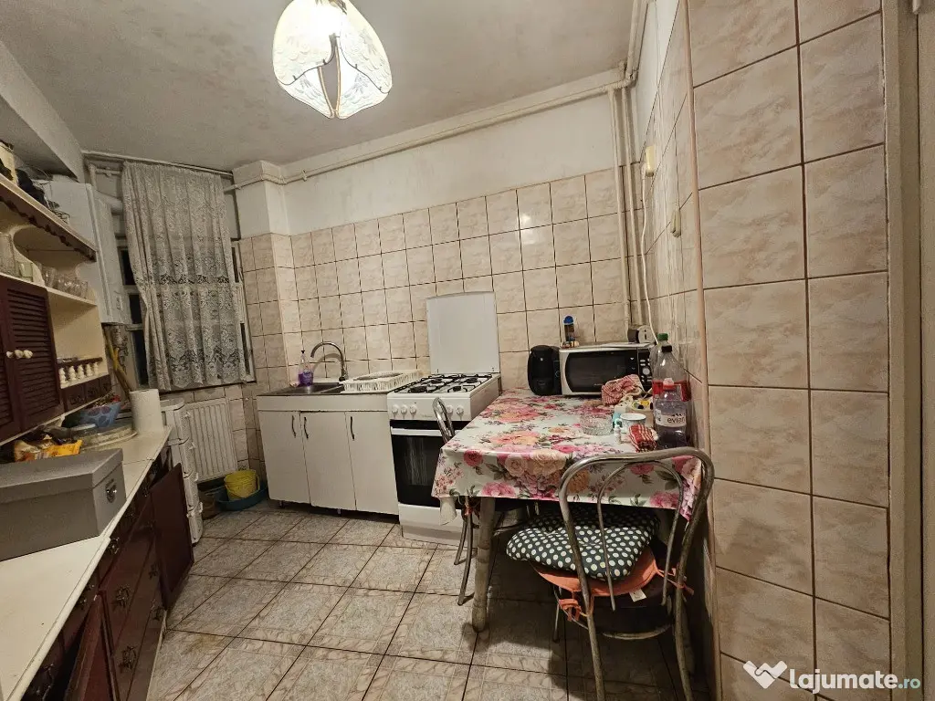Apartament 4 camere, etaj 2 strada Ion Creanga