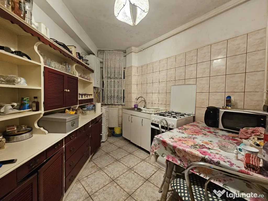 Apartament 4 camere, etaj 2 strada Ion Creanga