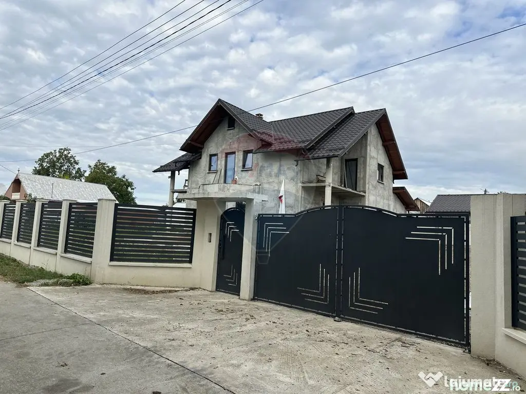 Casă / Vilă cu 5 camere de vânzare - Rediu (Neamt)