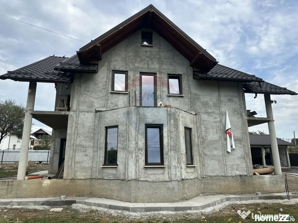 Casă / Vilă cu 5 camere de vânzare - Rediu (Neamt)