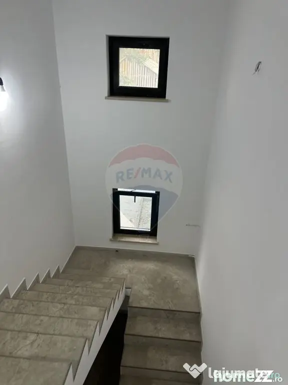 Casă / Vilă cu 5 camere de vânzare - Rediu (Neamt)