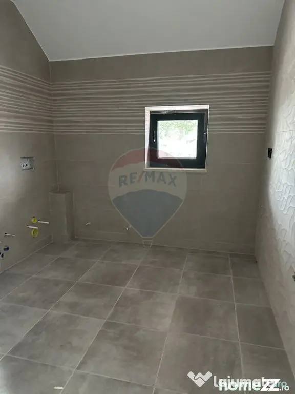 Casă / Vilă cu 5 camere de vânzare - Rediu (Neamt)