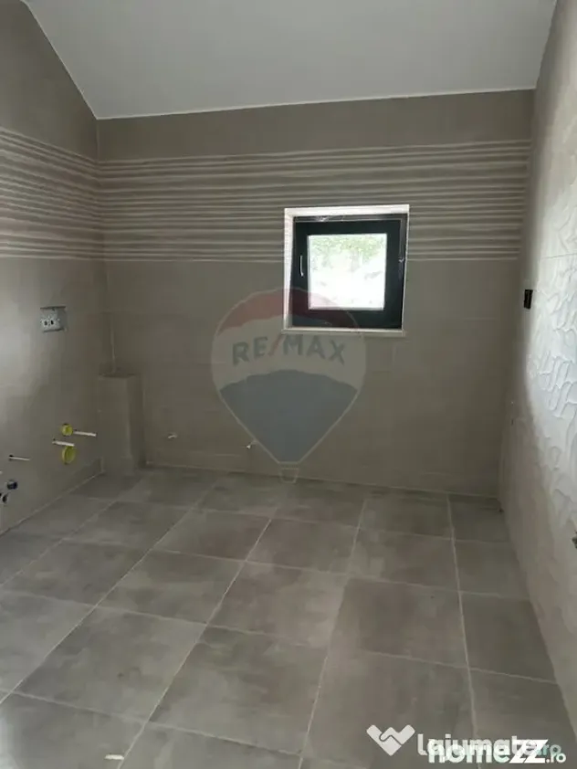 Casă / Vilă cu 5 camere de vânzare - Rediu (Neamt)