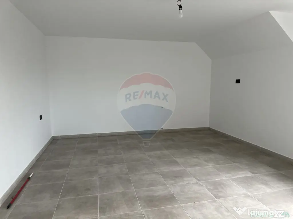 Casă / Vilă cu 5 camere de vânzare - Rediu (Neamt)