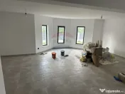 Casă / Vilă cu 5 camere de vânzare 