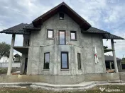 Casă / Vilă cu 5 camere de vânzare 