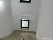 Casă / Vilă cu 5 camere de vânzare 