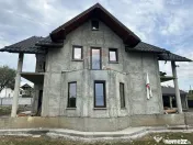 Casă / Vilă cu 5 camere de vânzare 