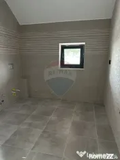 Casă / Vilă cu 5 camere de vânzare 
