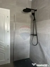 Casă / Vilă cu 5 camere de vânzare 
