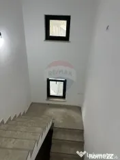 Casă / Vilă cu 5 camere de vânzare 