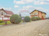 Casă spațioasă și elegantă, teren 1547 mp în Stupin...