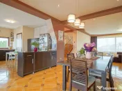 Casă spațioasă și elegantă, teren 1547 mp în Stupin... 