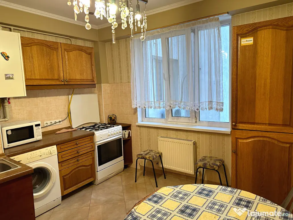 Garsoniera de inchiriat in Piata Romana