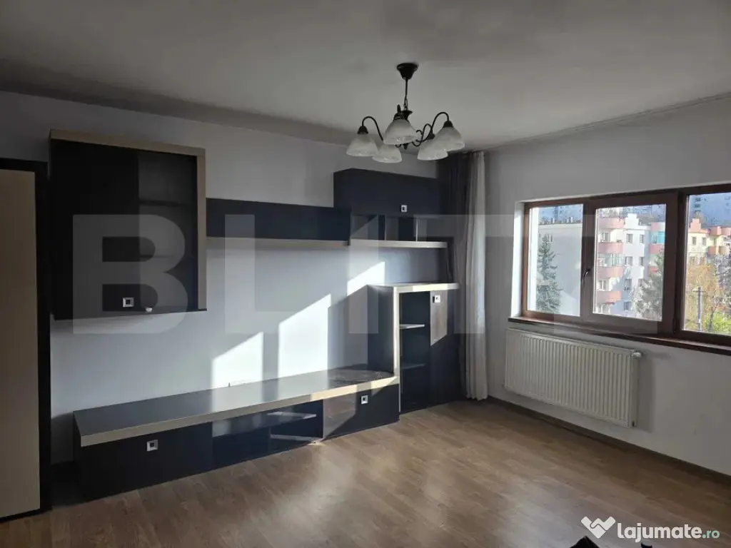 Apartament 3 camere, 74 mp, 2 balcoane, eta intermediar, la