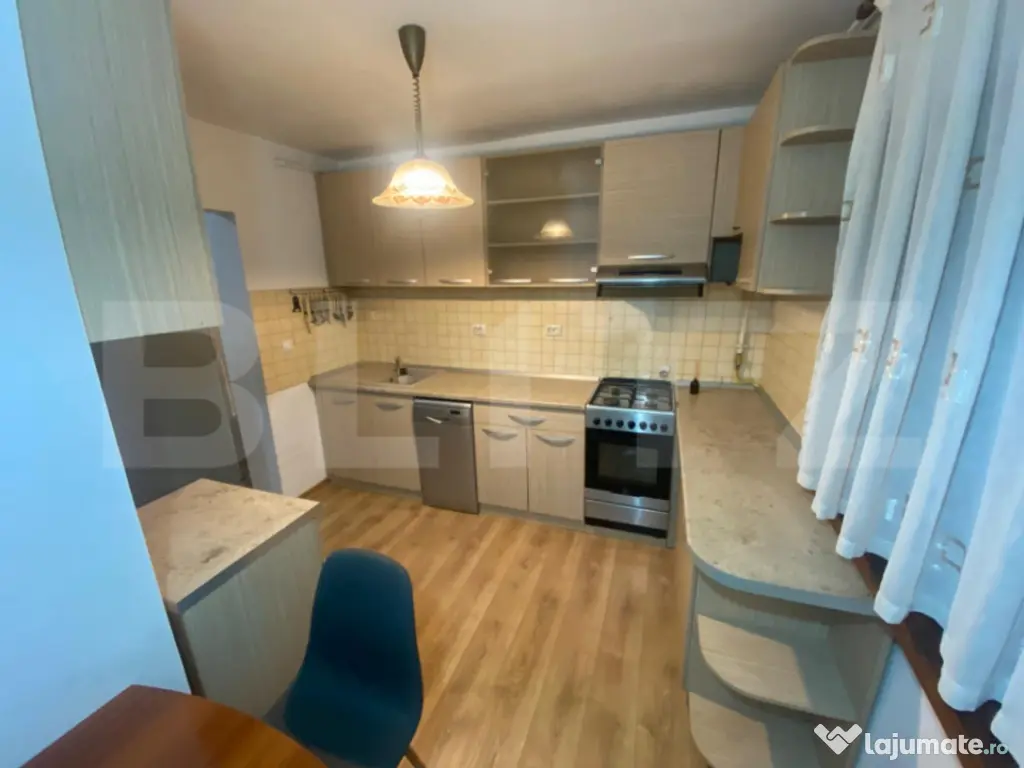 Apartament 3 camere, 74 mp, 2 balcoane, eta intermediar, la