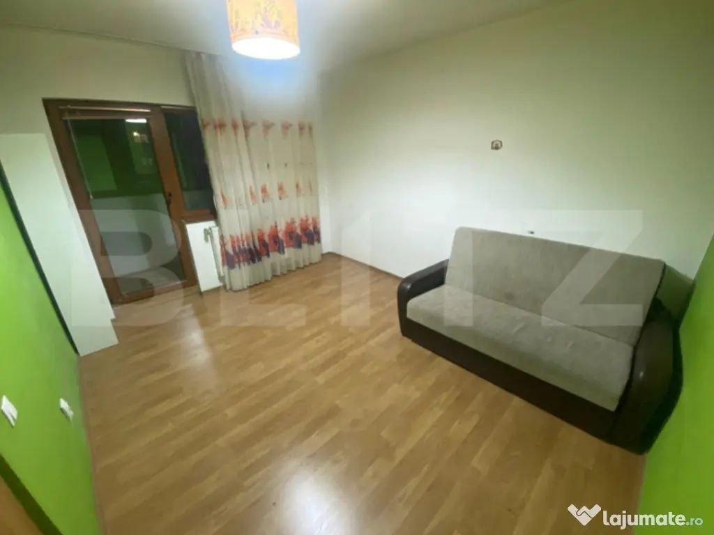 Apartament 3 camere, 74 mp, 2 balcoane, eta intermediar, la