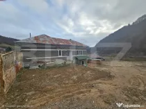 Casă cu 4 camere, demisol şi teren 300 mp, Mihoeşti, Câm