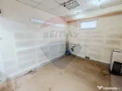 Boxă de închiriat Piața Izvoare cu vitrină 