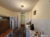 Apartament 3 camere, decomandat, parter, zona Calea Zarandului 