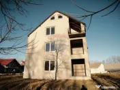 De vanzare bloc la gri format din 9 apartamente 