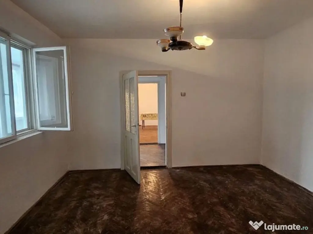 Casa din caramida – Zona Centrala, Parc CFR – Pret 17...