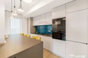 Apartament tip PENTHOUSE, 3 camere de vânzare, posibil R... 