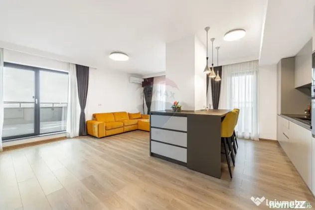 Apartament tip PENTHOUSE, 3 camere de vânzare, posibil R...