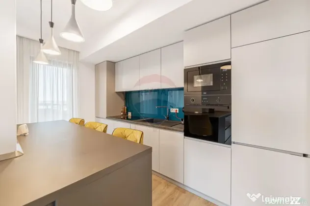 Apartament tip PENTHOUSE, 3 camere de vânzare, posibil R...