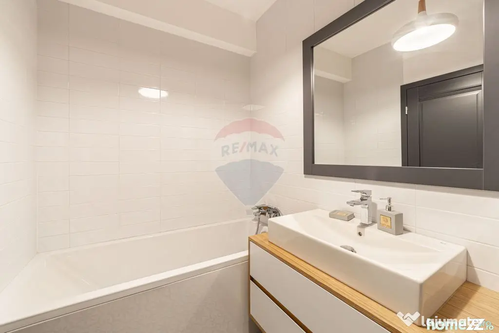 Apartament tip PENTHOUSE, 3 camere de vânzare, posibil R...