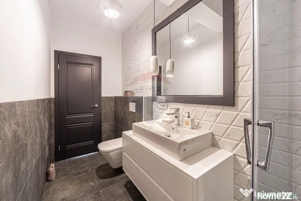 Apartament tip PENTHOUSE, 3 camere de vânzare, posibil R...
