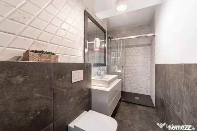 Apartament tip PENTHOUSE, 3 camere de vânzare, posibil R...