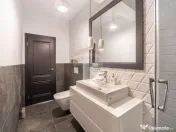 Apartament tip PENTHOUSE, 3 camere de vânzare, posibil R... 