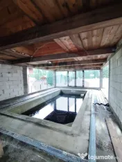Casă / Vilă cu 8 camere de vânzare 